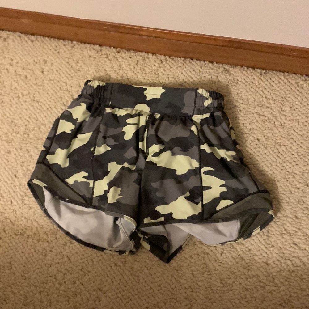 neon camo lululemon hotty hot shorts 4in sz4